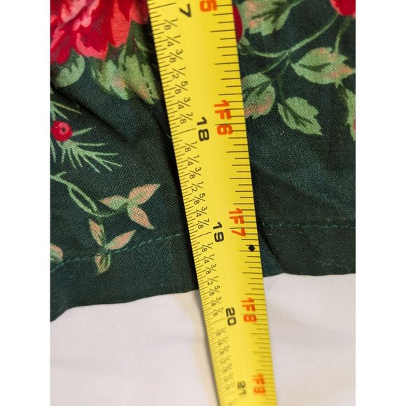 Vintage Floral Christmas Apron With Red & White Flowers On Green Background - Picture 3 of 6